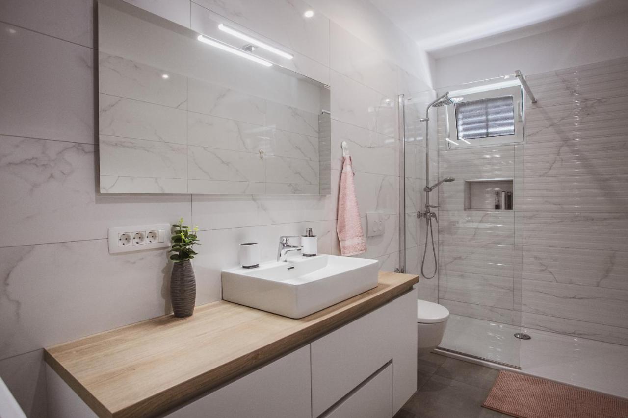 Comfort Sea View Apartment Dugi Rat Exterior foto